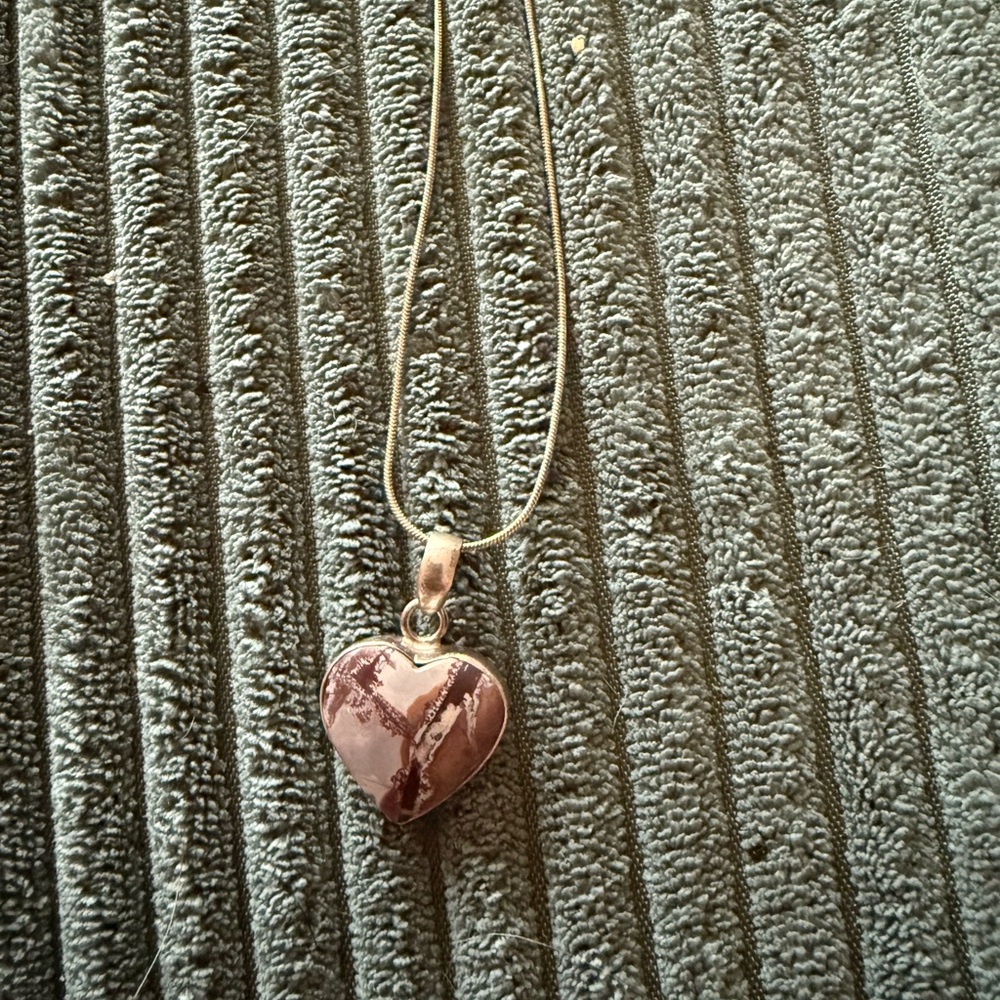 Heart shape agate pendant in sterling silver